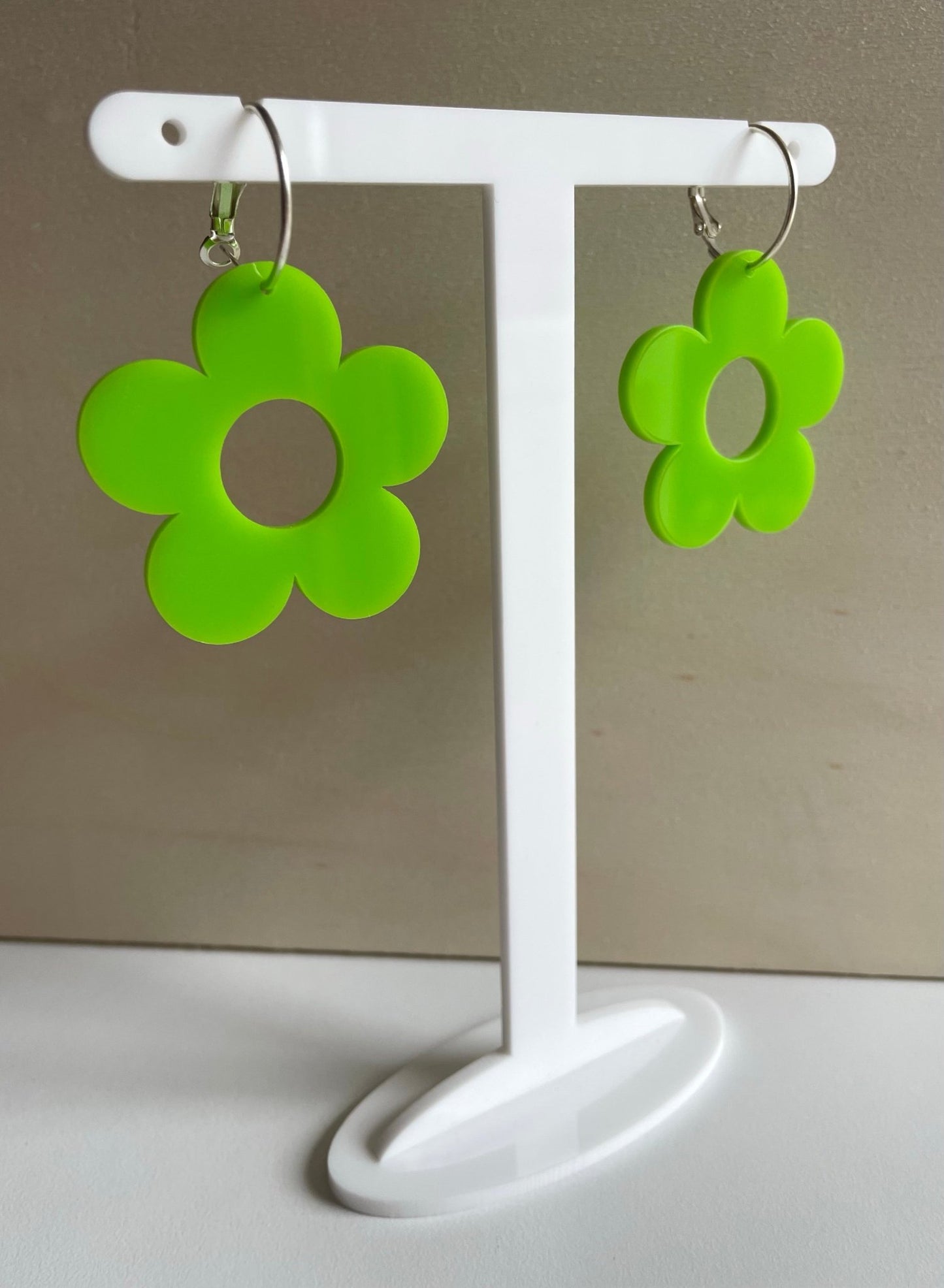 Daisy Dangle Earrings - Hung On You Boutique