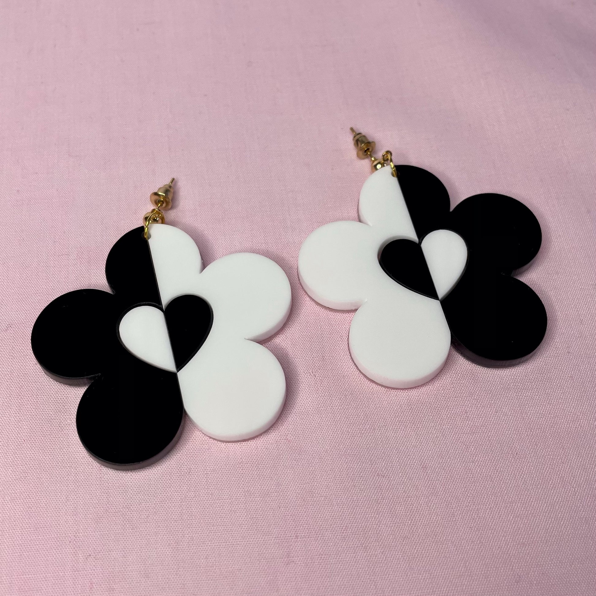 Patsy Daisy Earrings - Hung On You Boutique